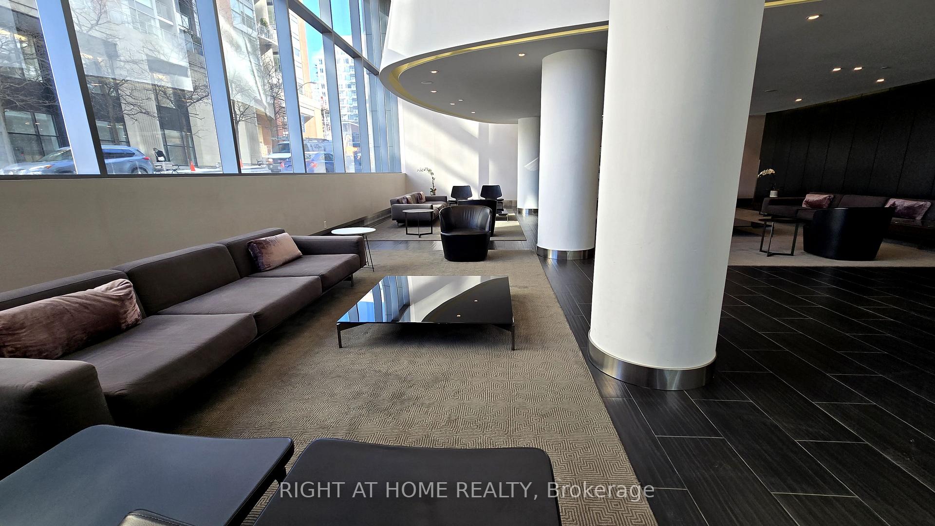 Photo 4 of Unit 802, 1815 Yonge Street, Toronto, Mount Pleasant West — HOMEH