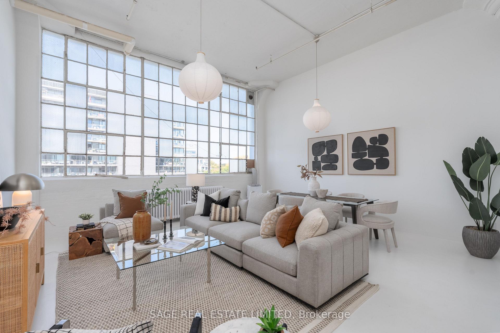 Front of Unit 403, 245 Carlaw Avenue