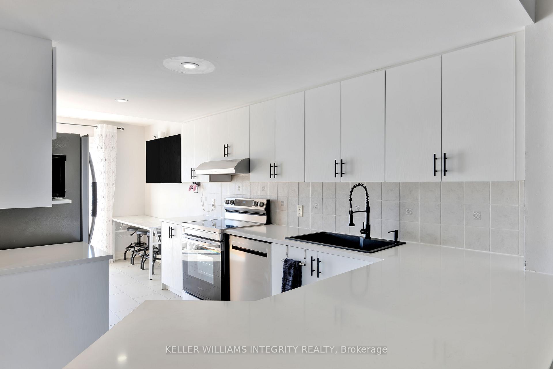 Photo 12 of 266 Meadowbreeze Drive, Ottawa, Kanata - Emerald Meadows/Trailwest — HOMEH