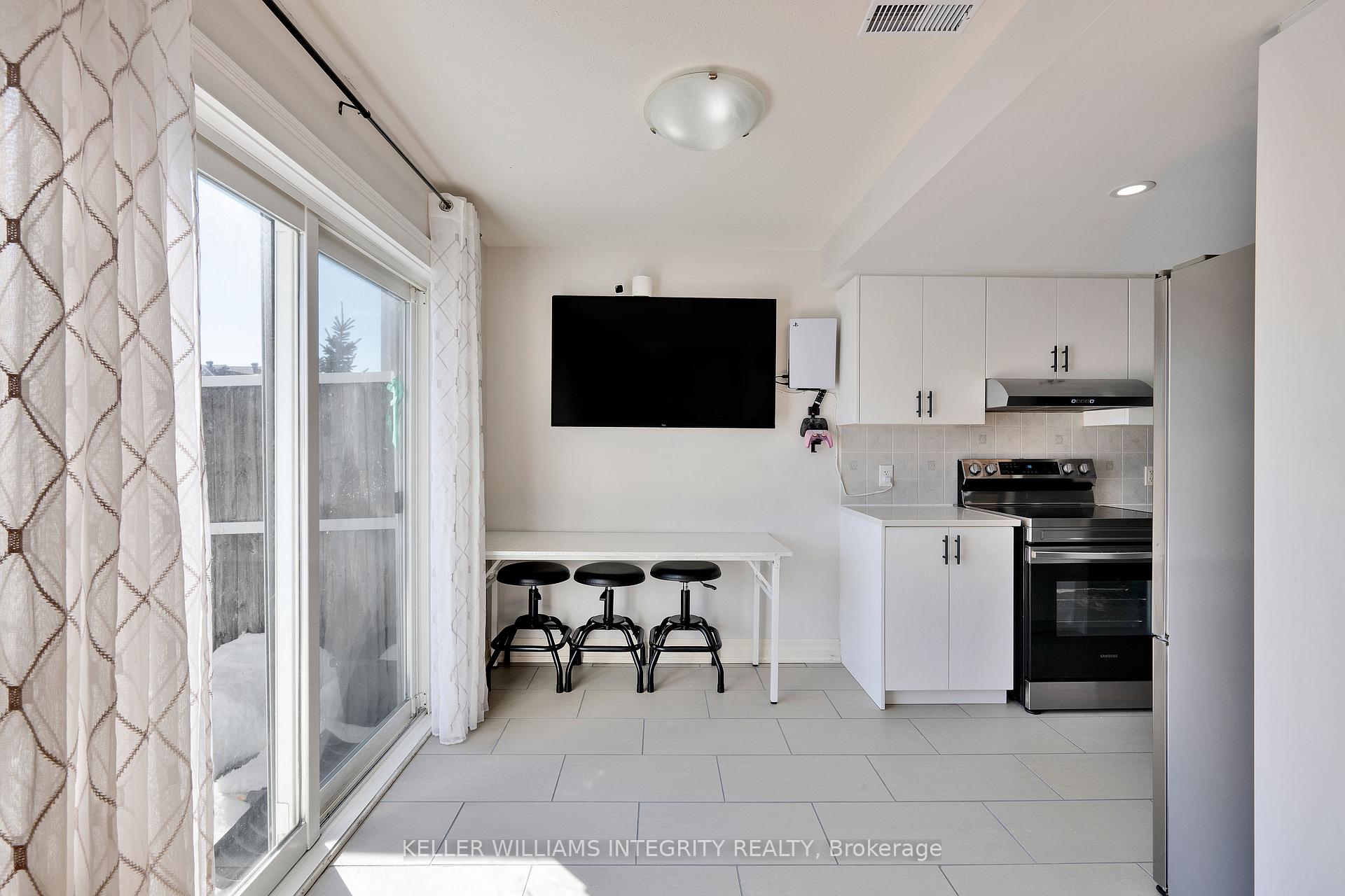 Photo 14 of 266 Meadowbreeze Drive, Ottawa, Kanata - Emerald Meadows/Trailwest — HOMEH