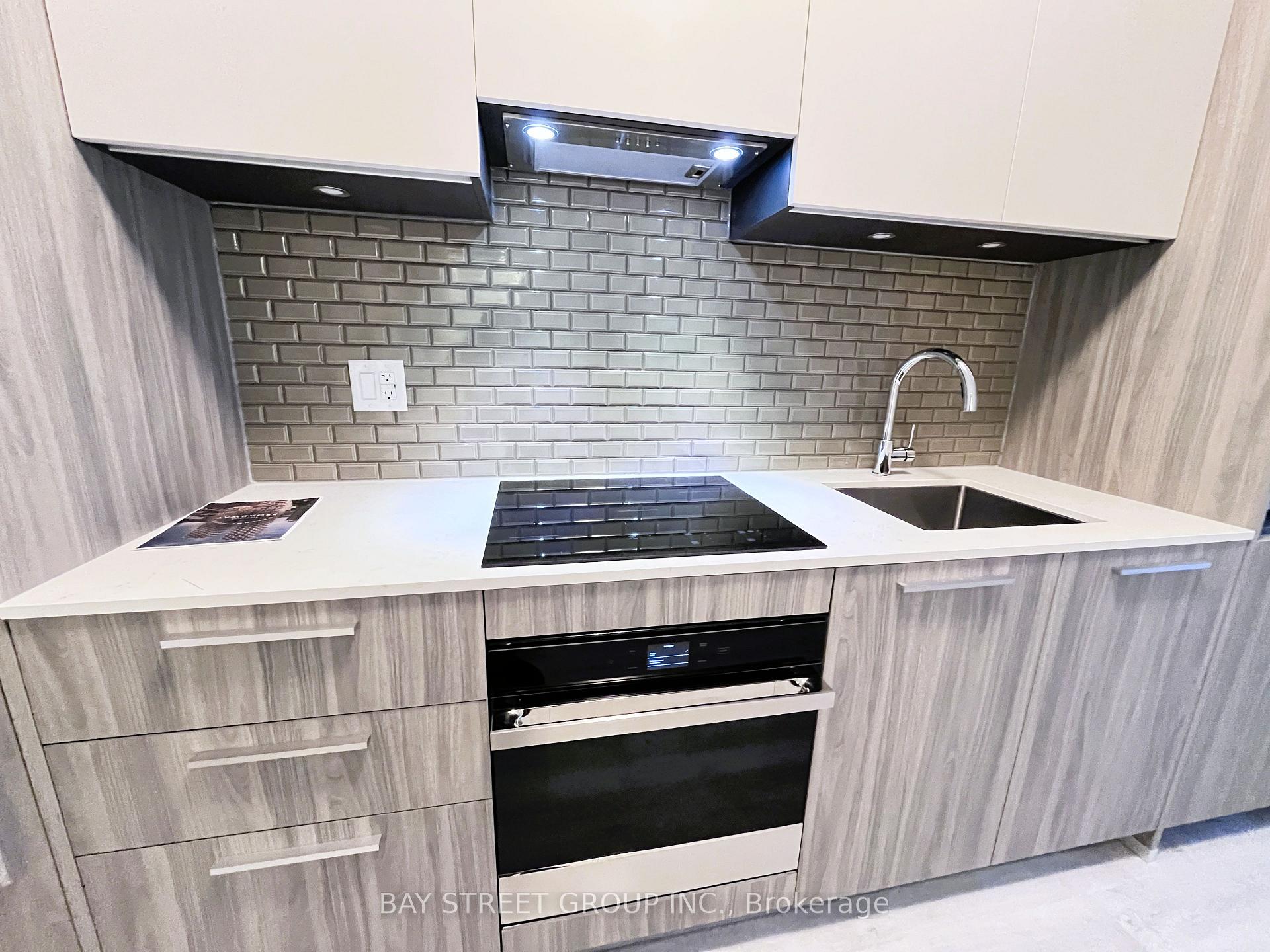 Photo 4 of Unit 1111, 65 Broadway Avenue, Toronto, Mount Pleasant West — HOMEH