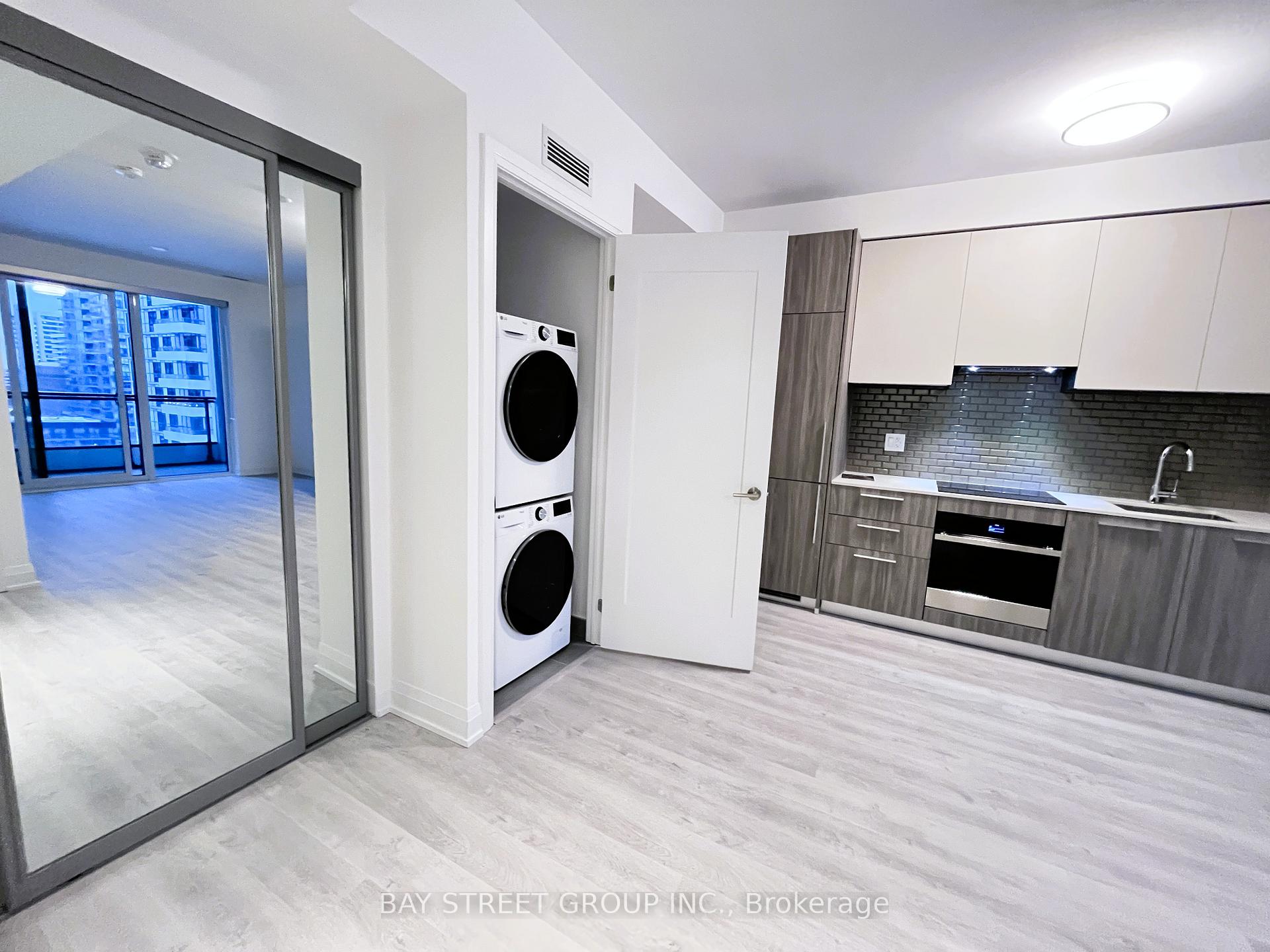 Photo 6 of Unit 1111, 65 Broadway Avenue, Toronto, Mount Pleasant West — HOMEH