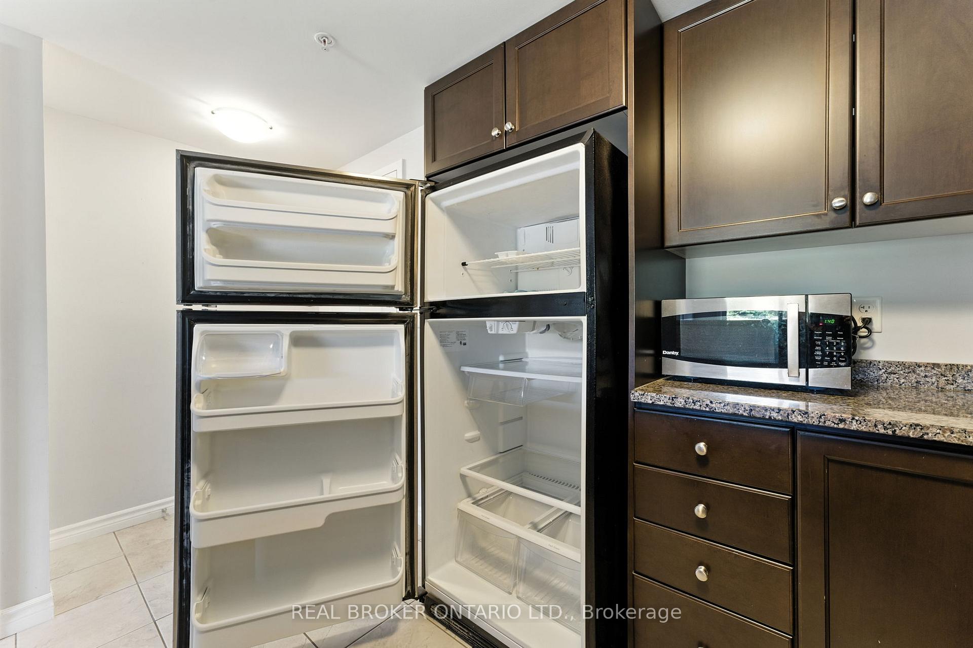 Photo 10 of Unit 207, 45 Kingsbury Square, Guelph, Pineridge/Westminster Woods — HOMEH