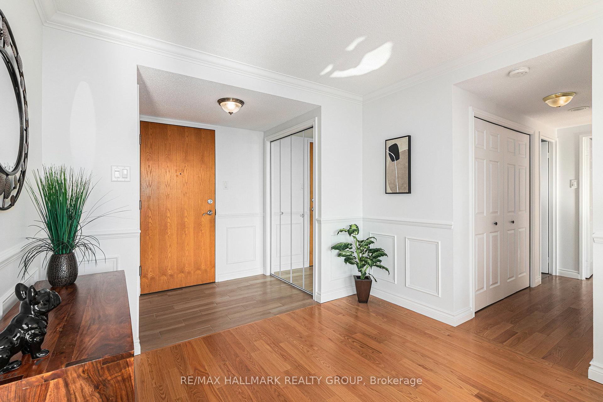 Photo 5 of Unit 1407, 2759 Carousel Crescent, Ottawa, Emerald Woods/Sawmill Creek — HOMEH