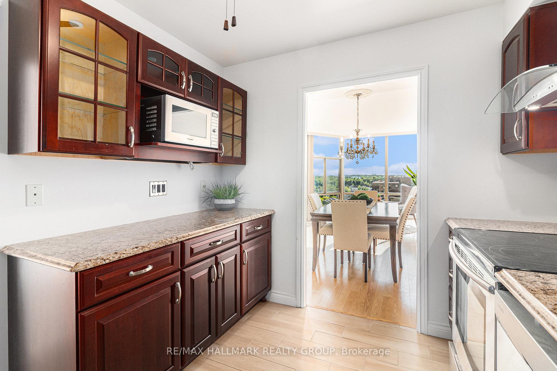 Photo 14 of Unit 1407, 2759 Carousel Crescent, Ottawa, Emerald Woods/Sawmill Creek — HOMEH