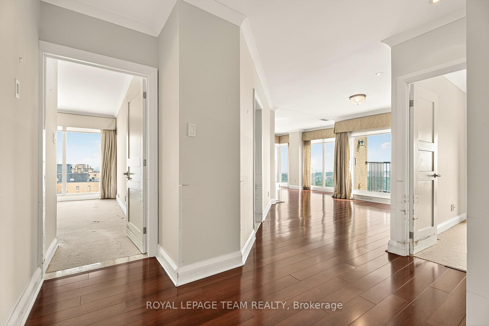Photo 2 of Unit 2902, 545 St Laurent Boulevard, Ottawa, Viscount Alexander Park — HOMEH