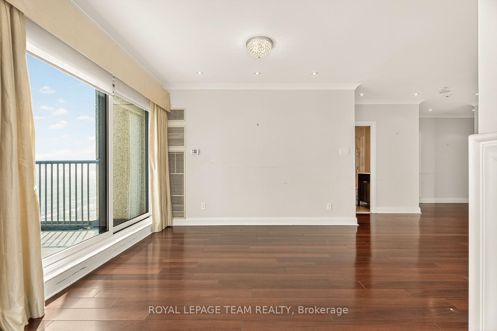 Photo 9 of Unit 2902, 545 St Laurent Boulevard, Ottawa, Viscount Alexander Park — HOMEH