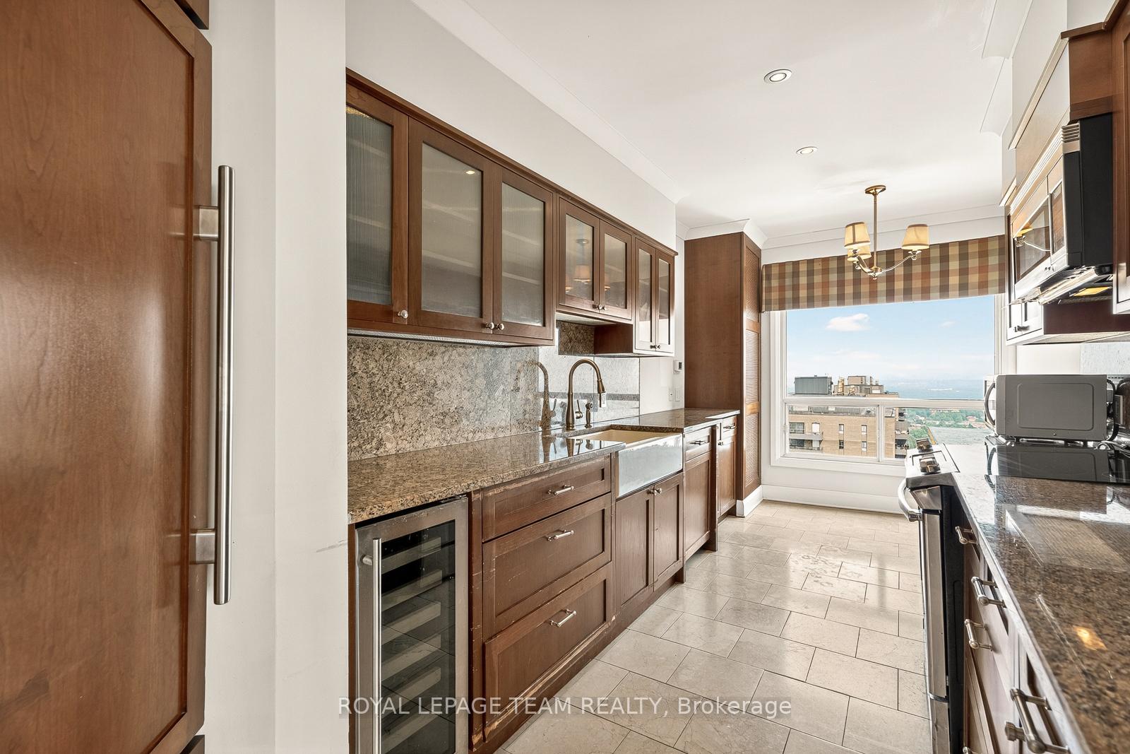 Photo 10 of Unit 2902, 545 St Laurent Boulevard, Ottawa, Viscount Alexander Park — HOMEH