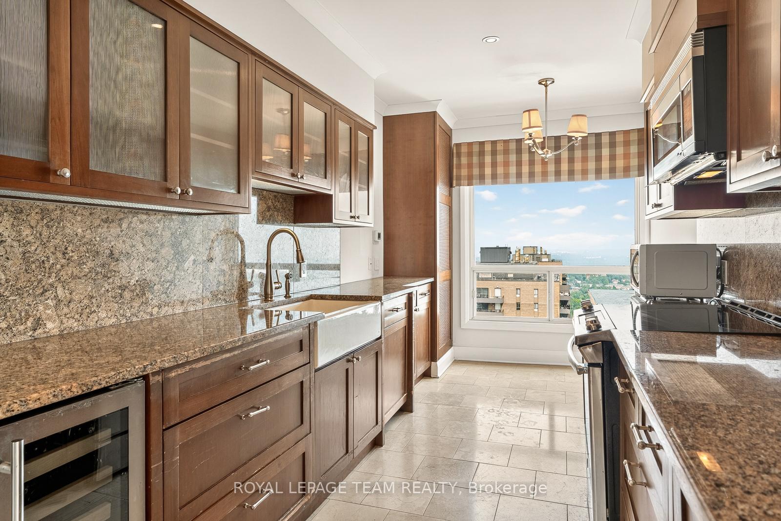 Photo 11 of Unit 2902, 545 St Laurent Boulevard, Ottawa, Viscount Alexander Park — HOMEH