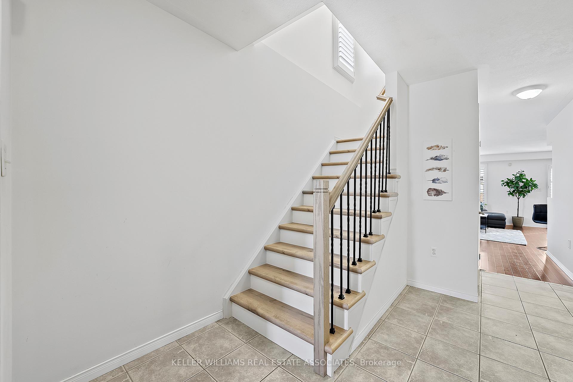 Photo 3 of Unit 1, 171 Highbury Drive, Hamilton, Stoney Creek Mountain — HOMEH