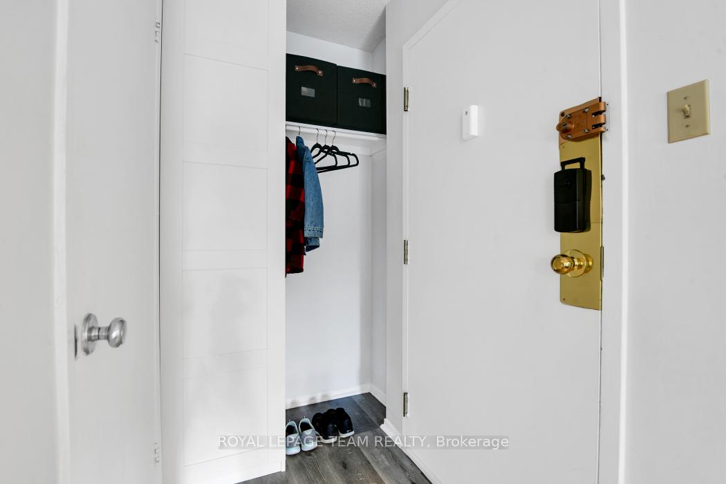 Photo 5 of Unit 204, 212 Viewmount Drive, Ottawa, Borden Farm/Stewart Farm/Carleton Heights/Parkwood Hills — HOMEH