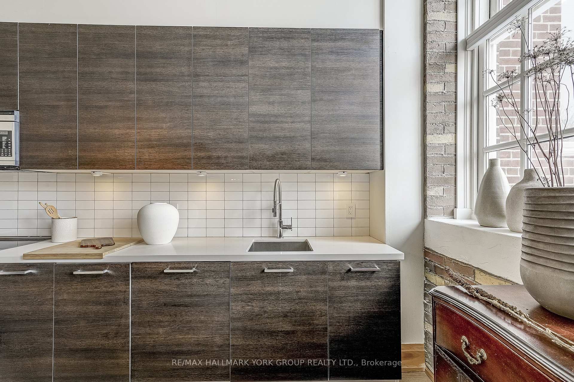 Photo 5 of Unit 201, 64 Wells Street, Aurora, Aurora Village — HOMEH
