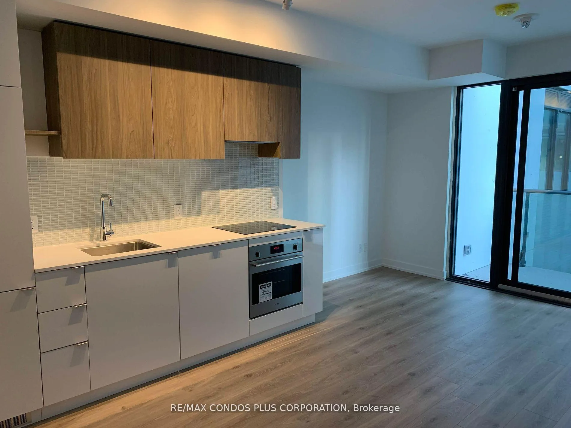 Front of Unit 726, 161 Roehampton Avenue