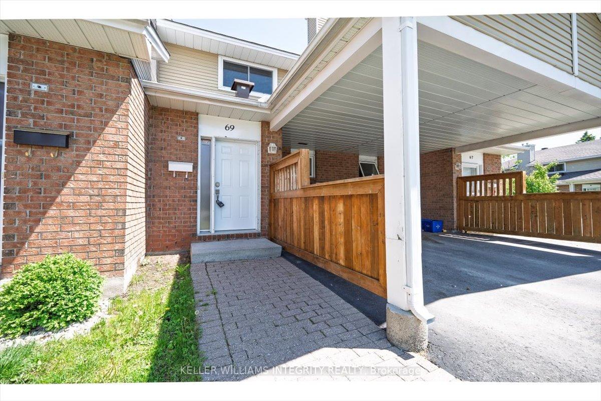 Photo 2 of 69 Bannerhill Private, Ottawa, Heron Gate/Industrial Park — HOMEH