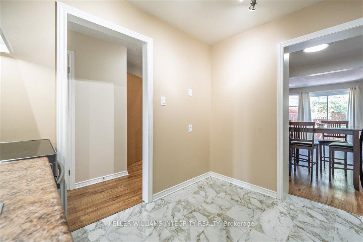 Photo 5 of 69 Bannerhill Private, Ottawa, Heron Gate/Industrial Park — HOMEH
