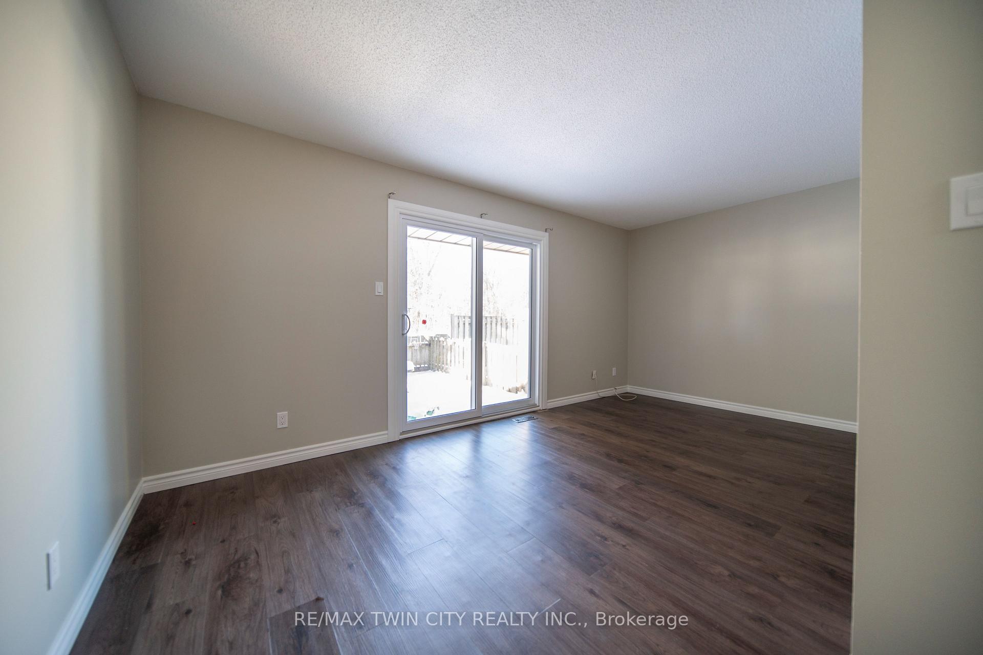 Photo 4 of Unit 24, 634 Strasburg Road, Kitchener, Laurentian Hills — HOMEH