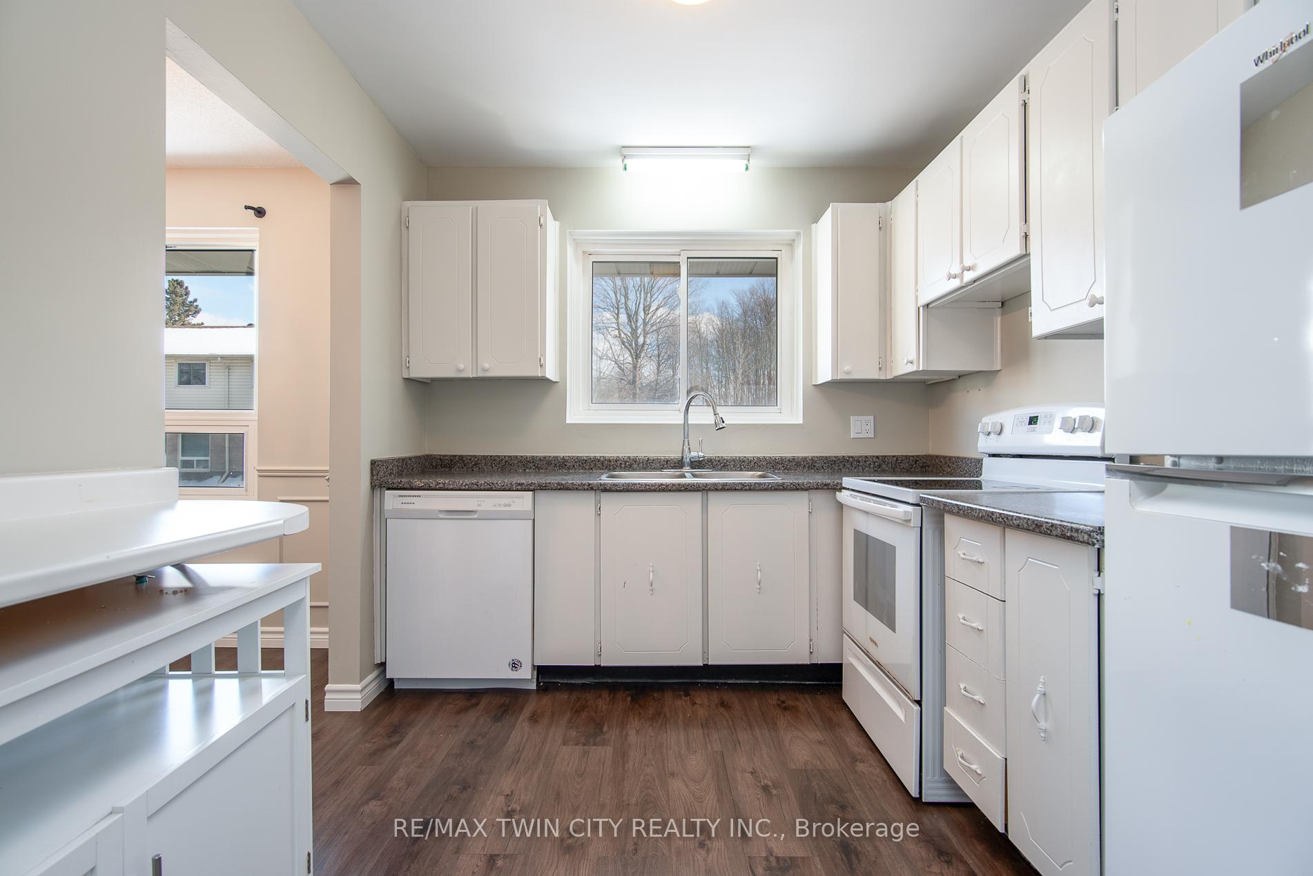 Photo 11 of Unit 24, 634 Strasburg Road, Kitchener, Laurentian Hills — HOMEH