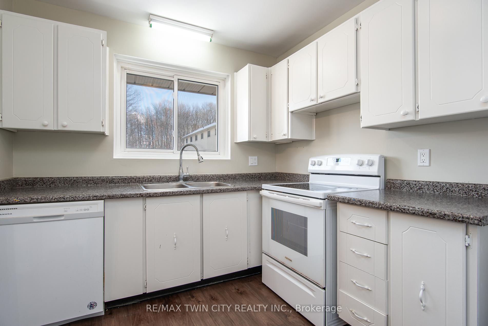 Photo 12 of Unit 24, 634 Strasburg Road, Kitchener, Laurentian Hills — HOMEH