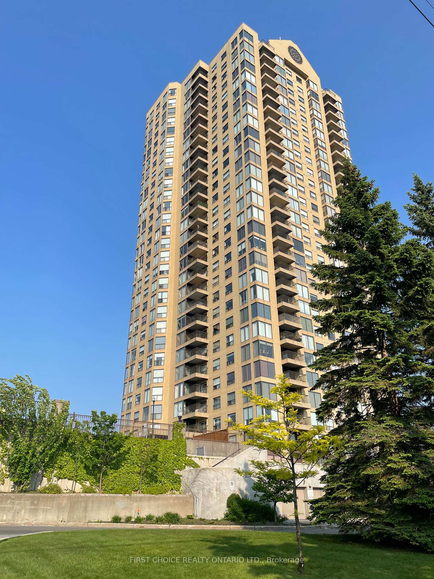 Photo 1 of Unit 807, 545 St Laurent Boulevard, Ottawa, Viscount Alexander Park — HOMEH