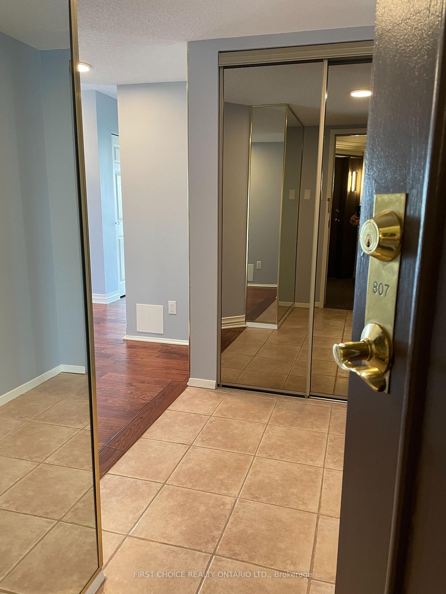 Photo 3 of Unit 807, 545 St Laurent Boulevard, Ottawa, Viscount Alexander Park — HOMEH