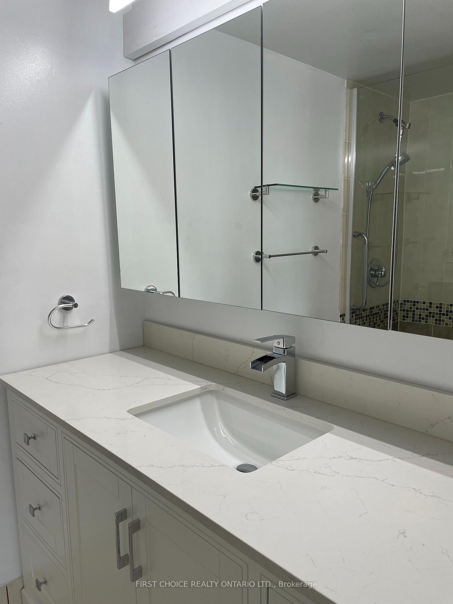 Photo 8 of Unit 807, 545 St Laurent Boulevard, Ottawa, Viscount Alexander Park — HOMEH
