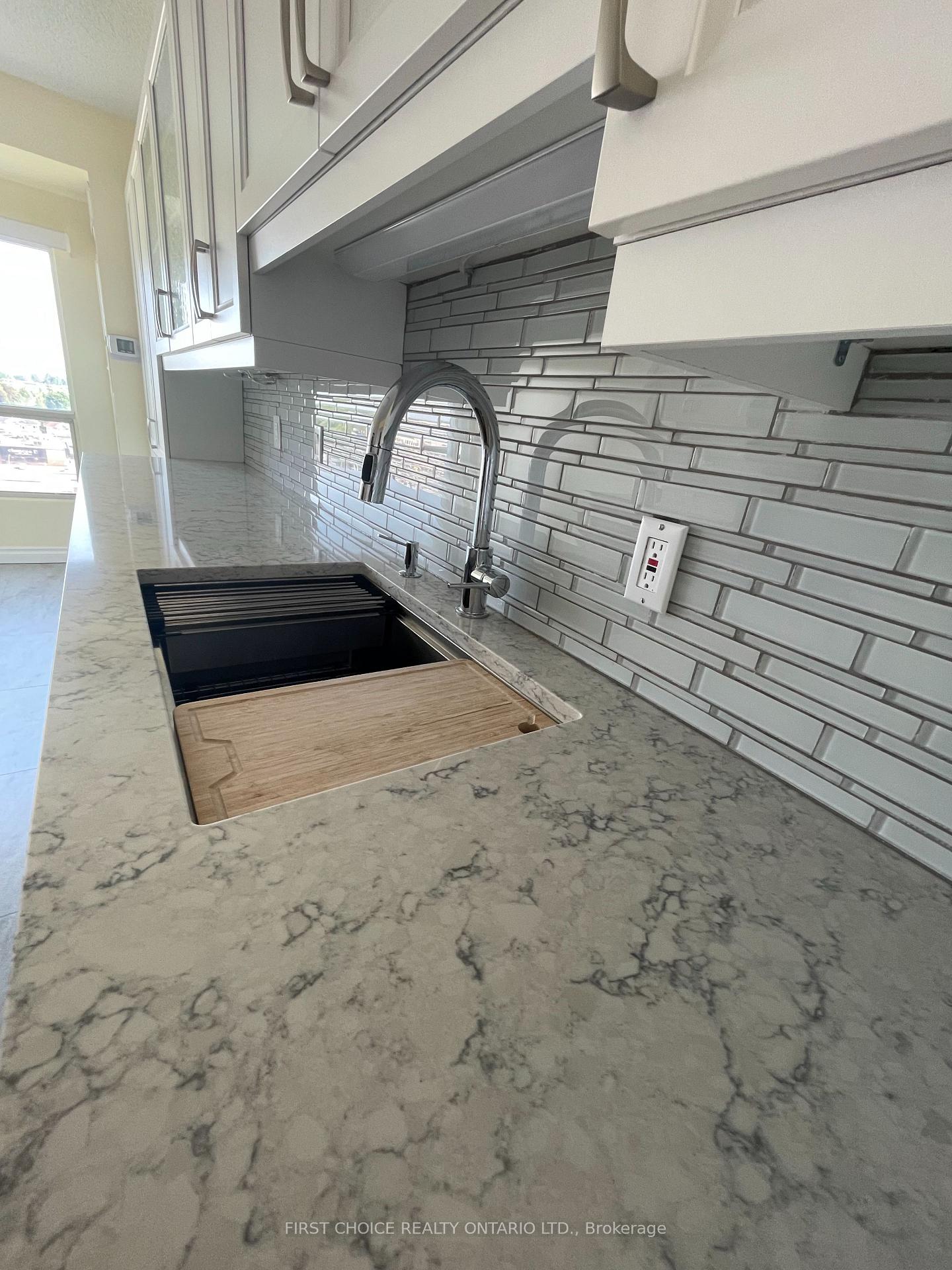 Photo 10 of Unit 807, 545 St Laurent Boulevard, Ottawa, Viscount Alexander Park — HOMEH