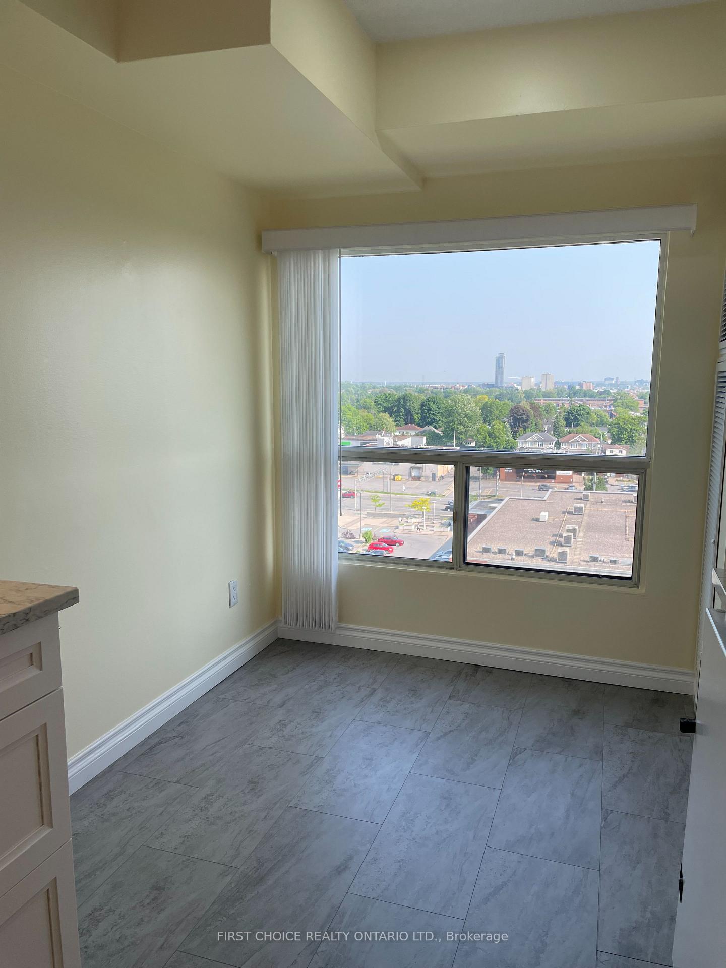 Photo 12 of Unit 807, 545 St Laurent Boulevard, Ottawa, Viscount Alexander Park — HOMEH