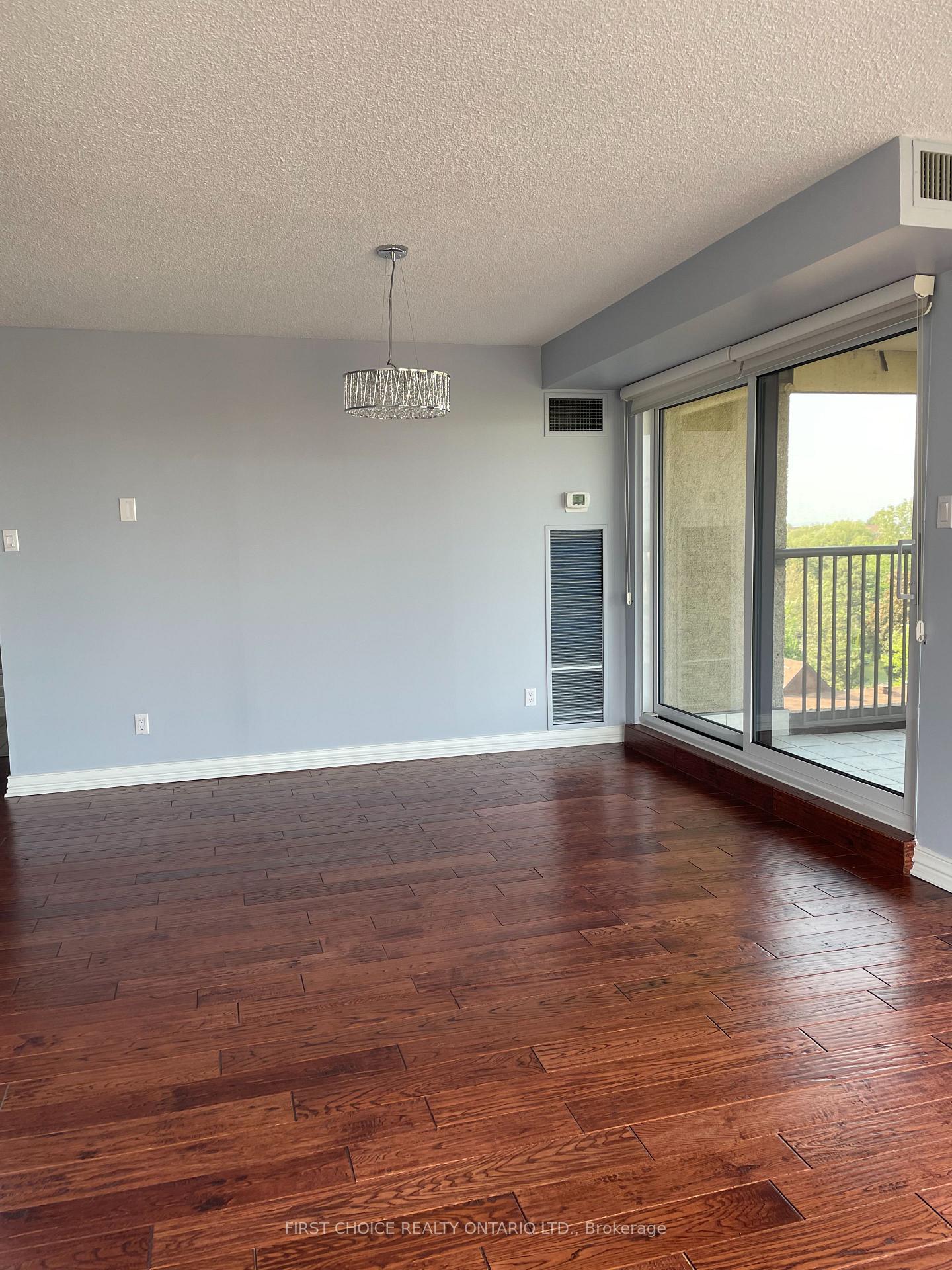 Photo 14 of Unit 807, 545 St Laurent Boulevard, Ottawa, Viscount Alexander Park — HOMEH