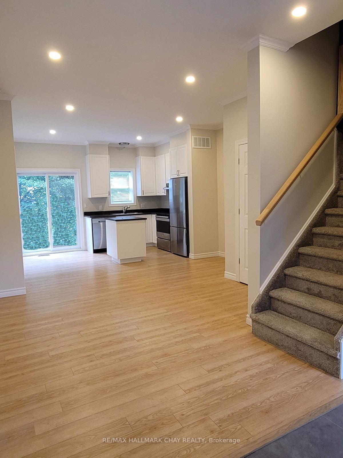Photo 2 of 31 Marcus Street, Barrie, Allandale — HOMEH