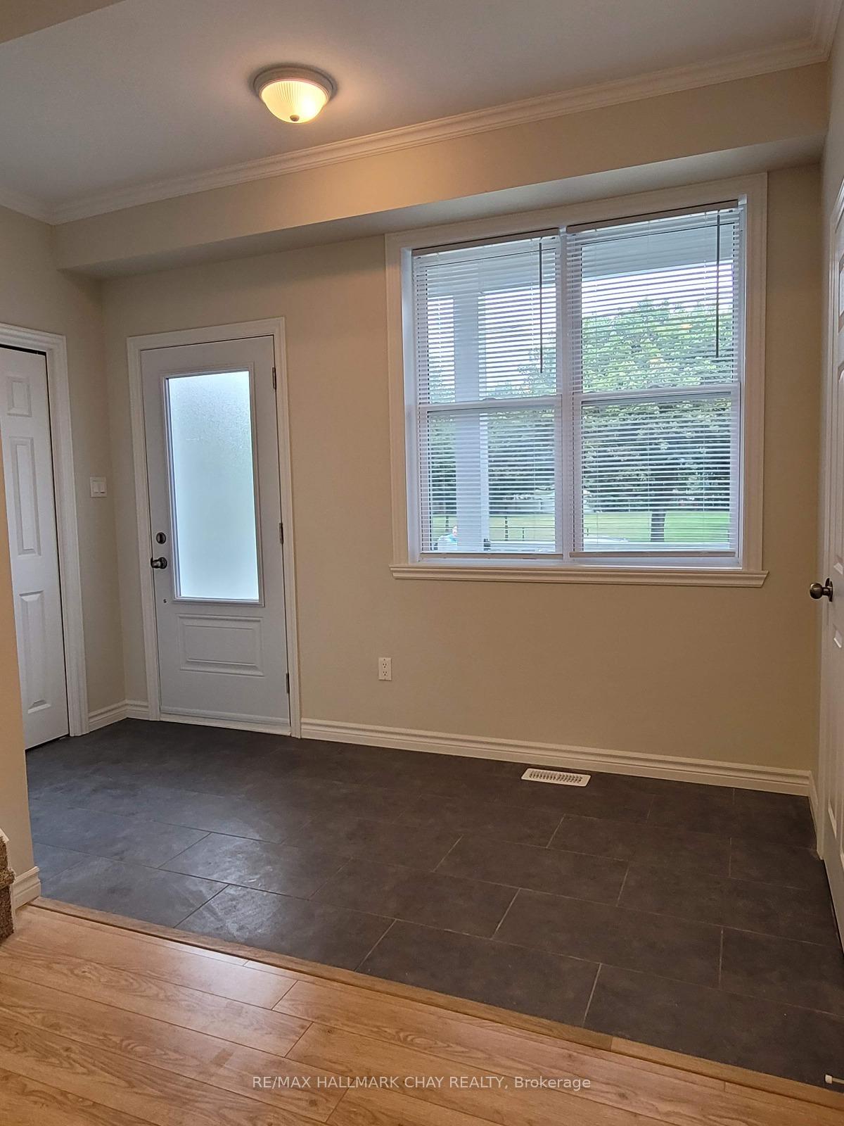 Photo 3 of 31 Marcus Street, Barrie, Allandale — HOMEH