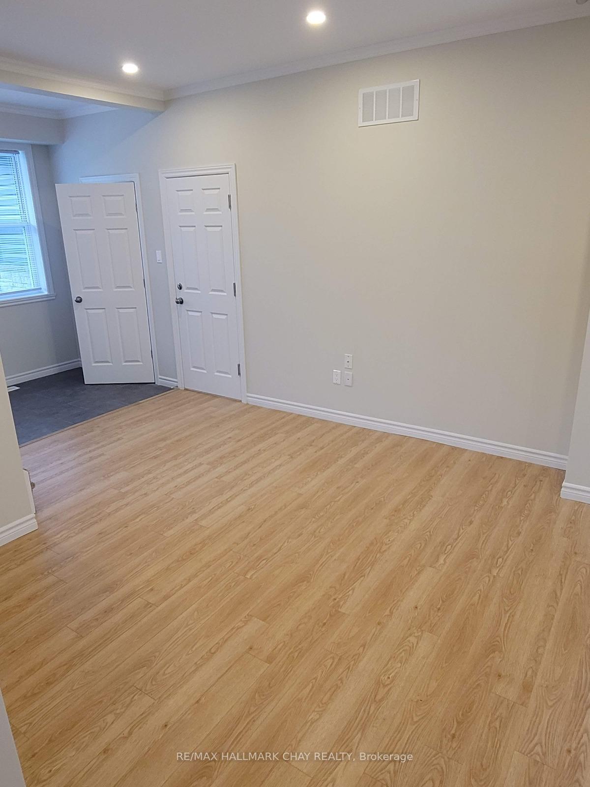 Photo 4 of 31 Marcus Street, Barrie, Allandale — HOMEH