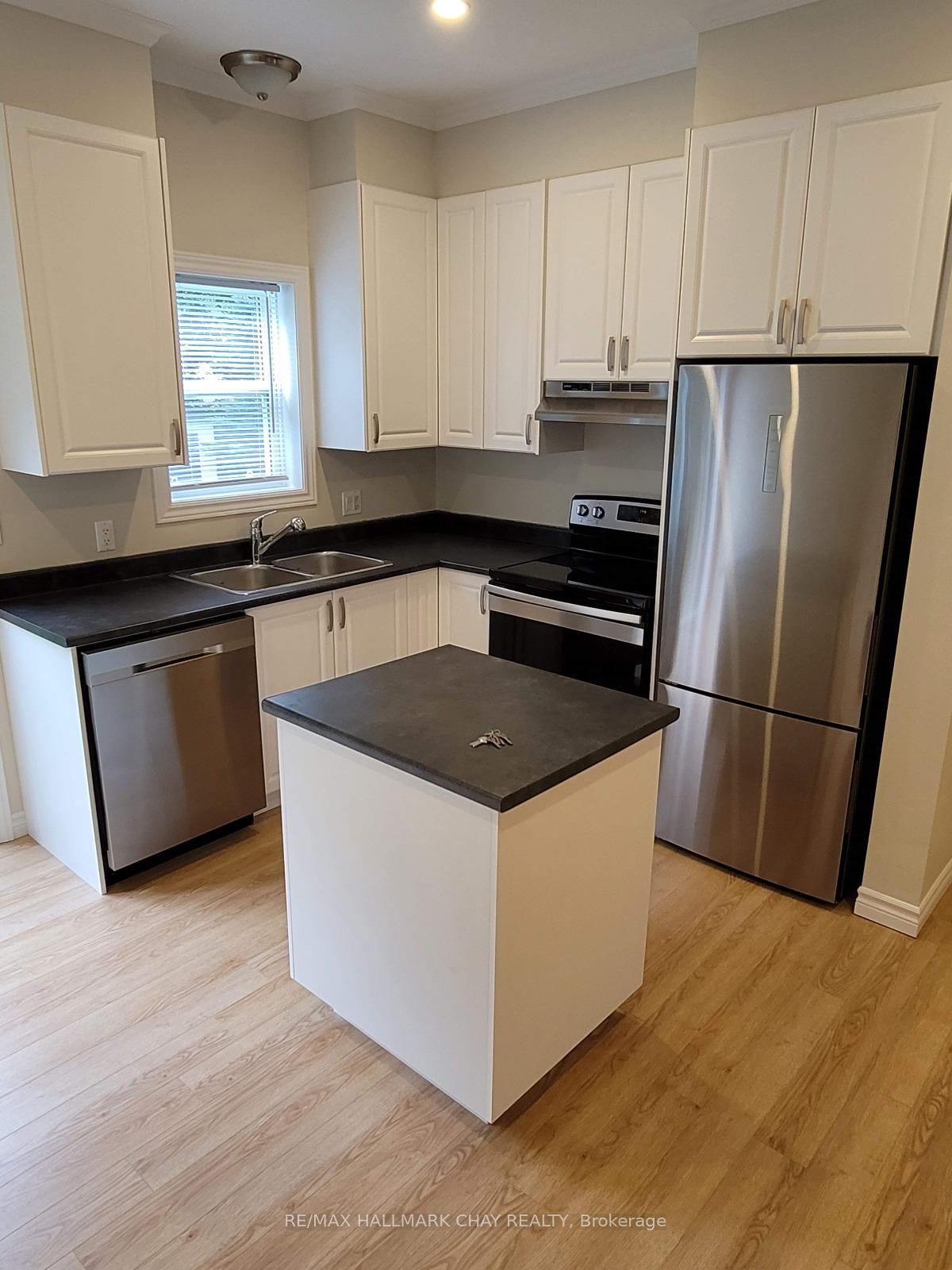 Photo 5 of 31 Marcus Street, Barrie, Allandale — HOMEH