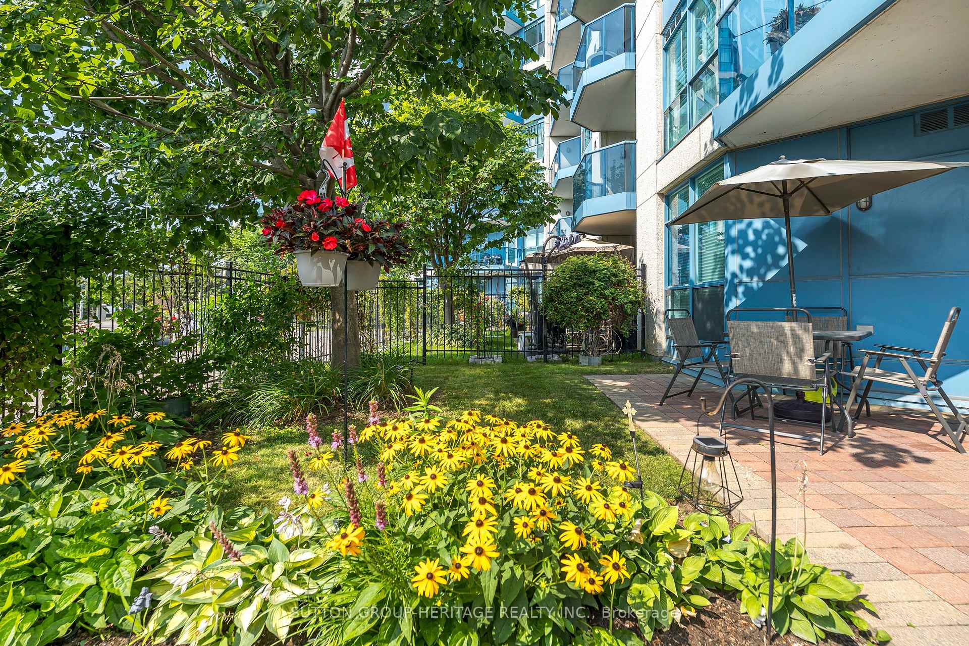 Front of Unit A02, 340 Watson Street W