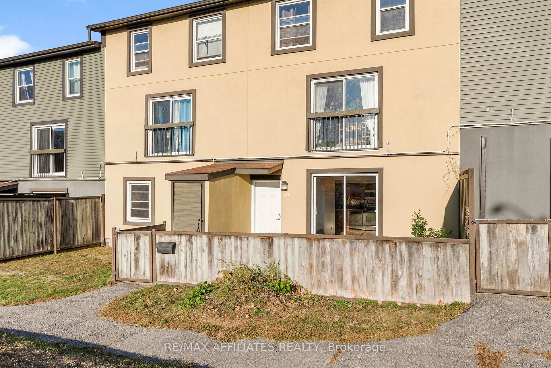 Photo 2 of Unit 49, 1250 McWatters Road, Ottawa, Queensway Terrace South/Ridgeview — HOMEH