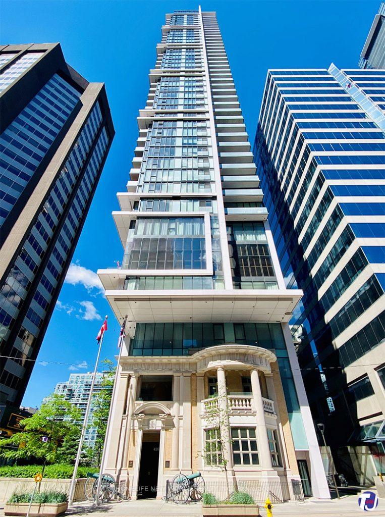 Front of Unit 3909, 426 University Avenue
