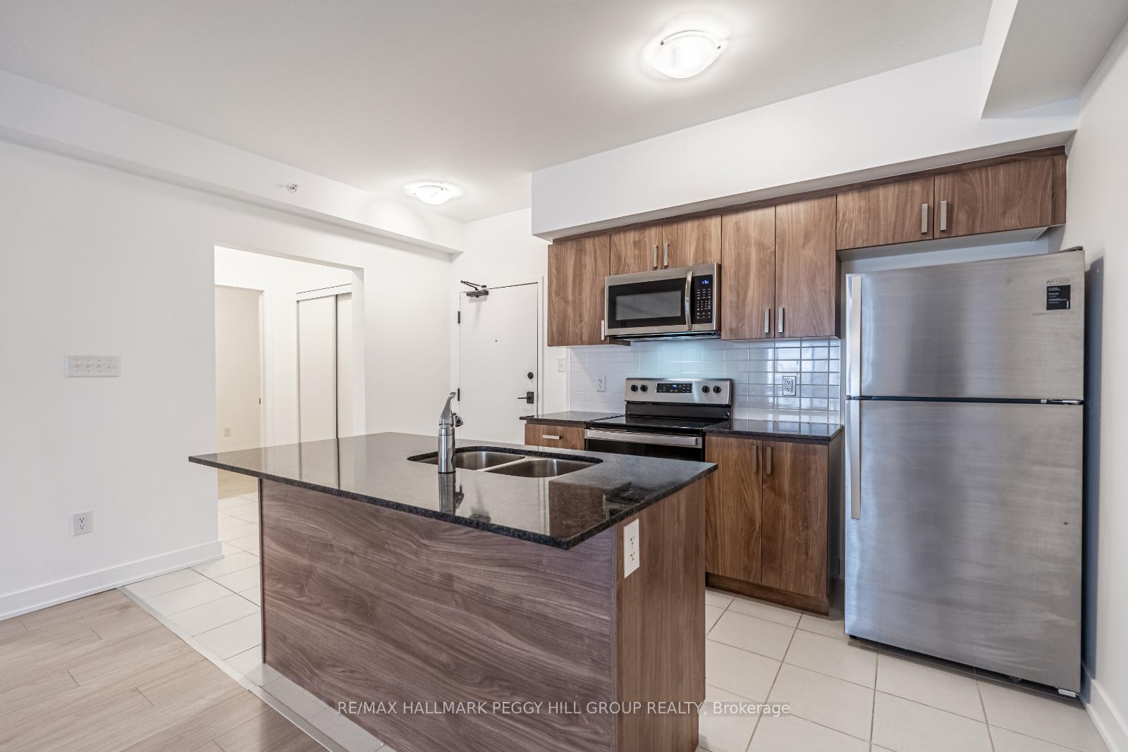 Photo 3 of Unit 614, 4 Spice Way, Barrie, Rural Barrie Southeast — HOMEH