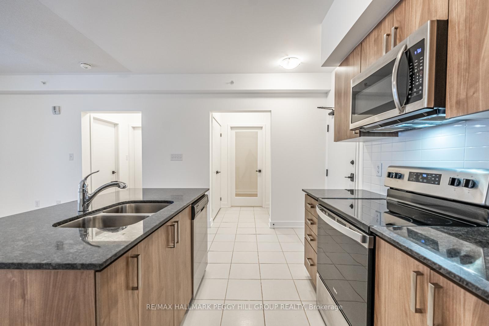 Photo 4 of Unit 614, 4 Spice Way, Barrie, Rural Barrie Southeast — HOMEH