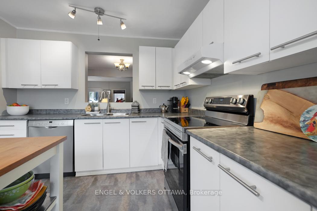 Photo 15 of 403 Pickford Drive, Ottawa, Kanata - Katimavik — HOMEH