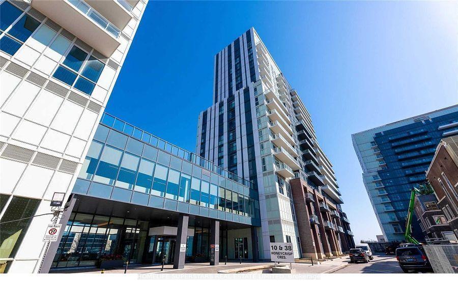 Front of Unit 207, 10 Honeycrisp Crescent