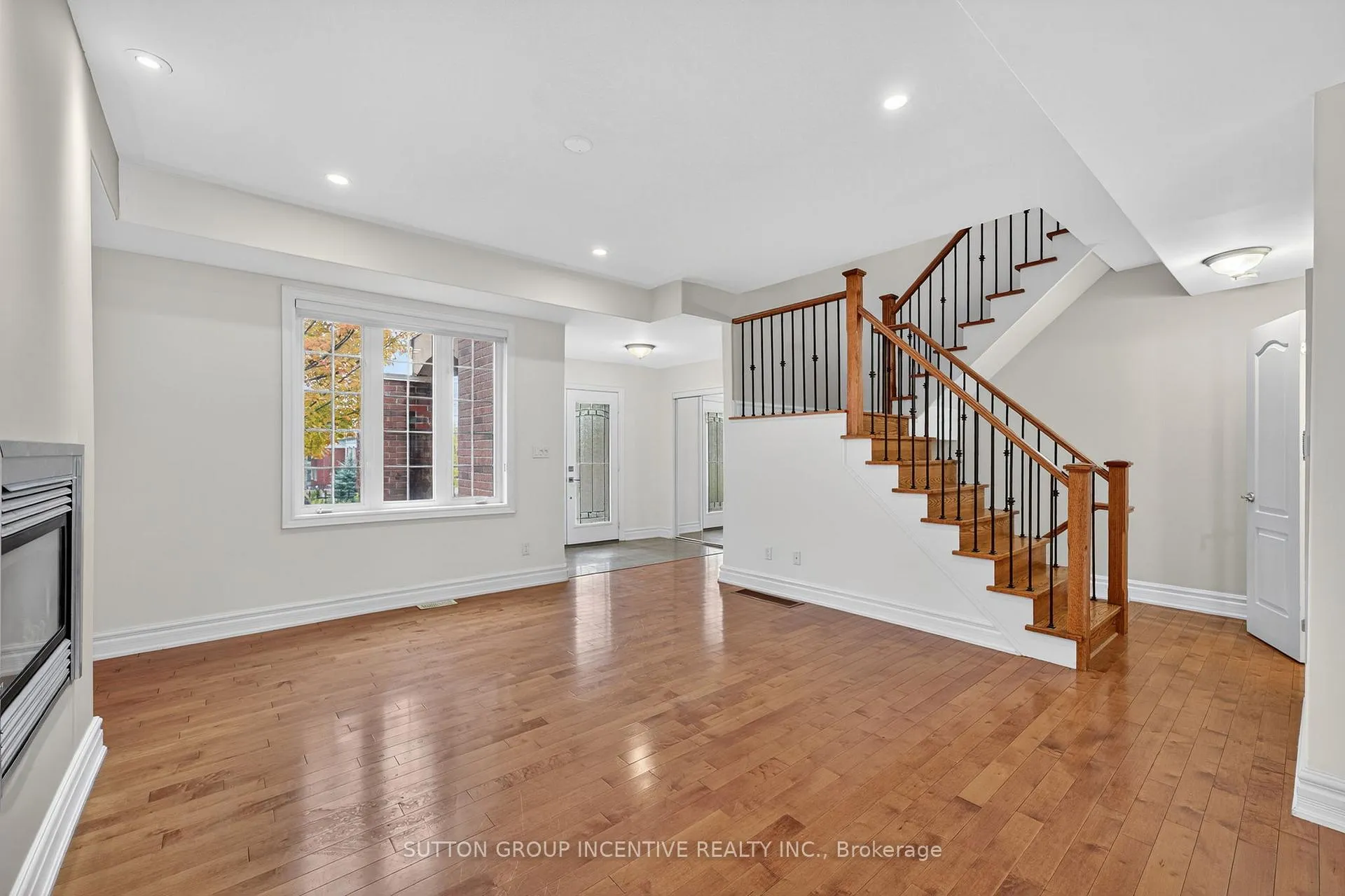 Photo 12 of 23 White Oaks Road, Barrie, Lakeshore — HOMEH