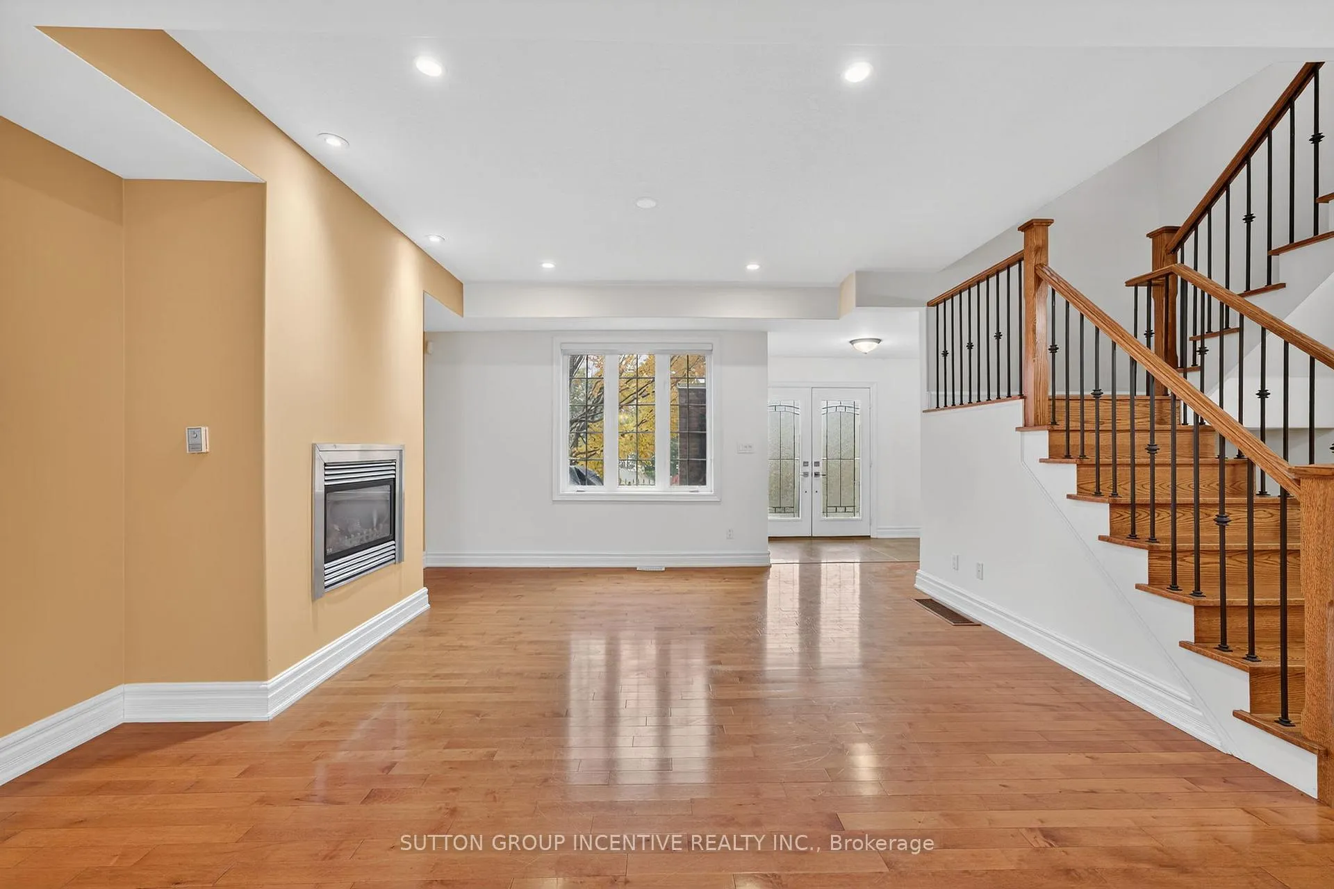 Photo 13 of 23 White Oaks Road, Barrie, Lakeshore — HOMEH