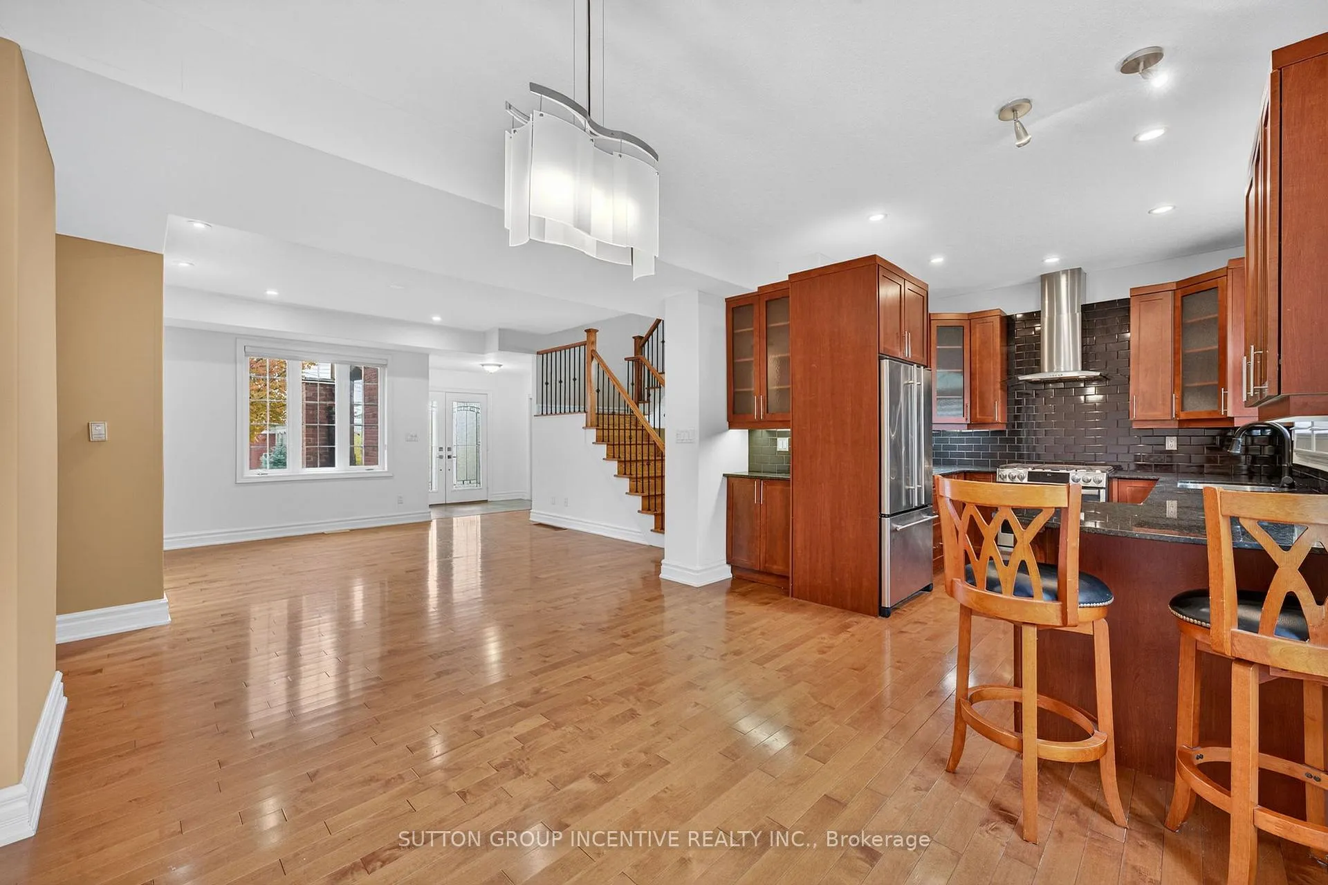 Photo 14 of 23 White Oaks Road, Barrie, Lakeshore — HOMEH