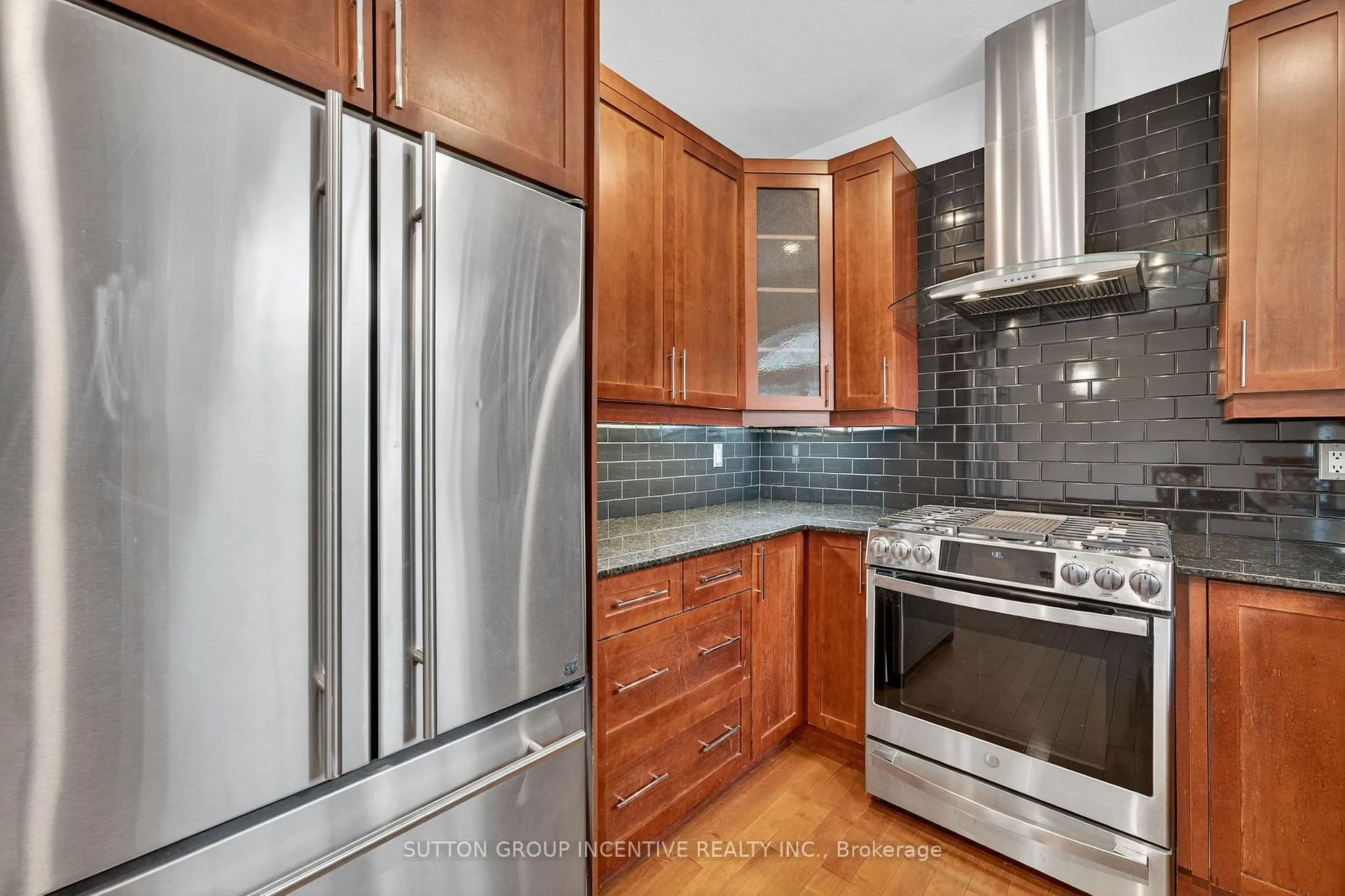 Photo 17 of 23 White Oaks Road, Barrie, Lakeshore — HOMEH