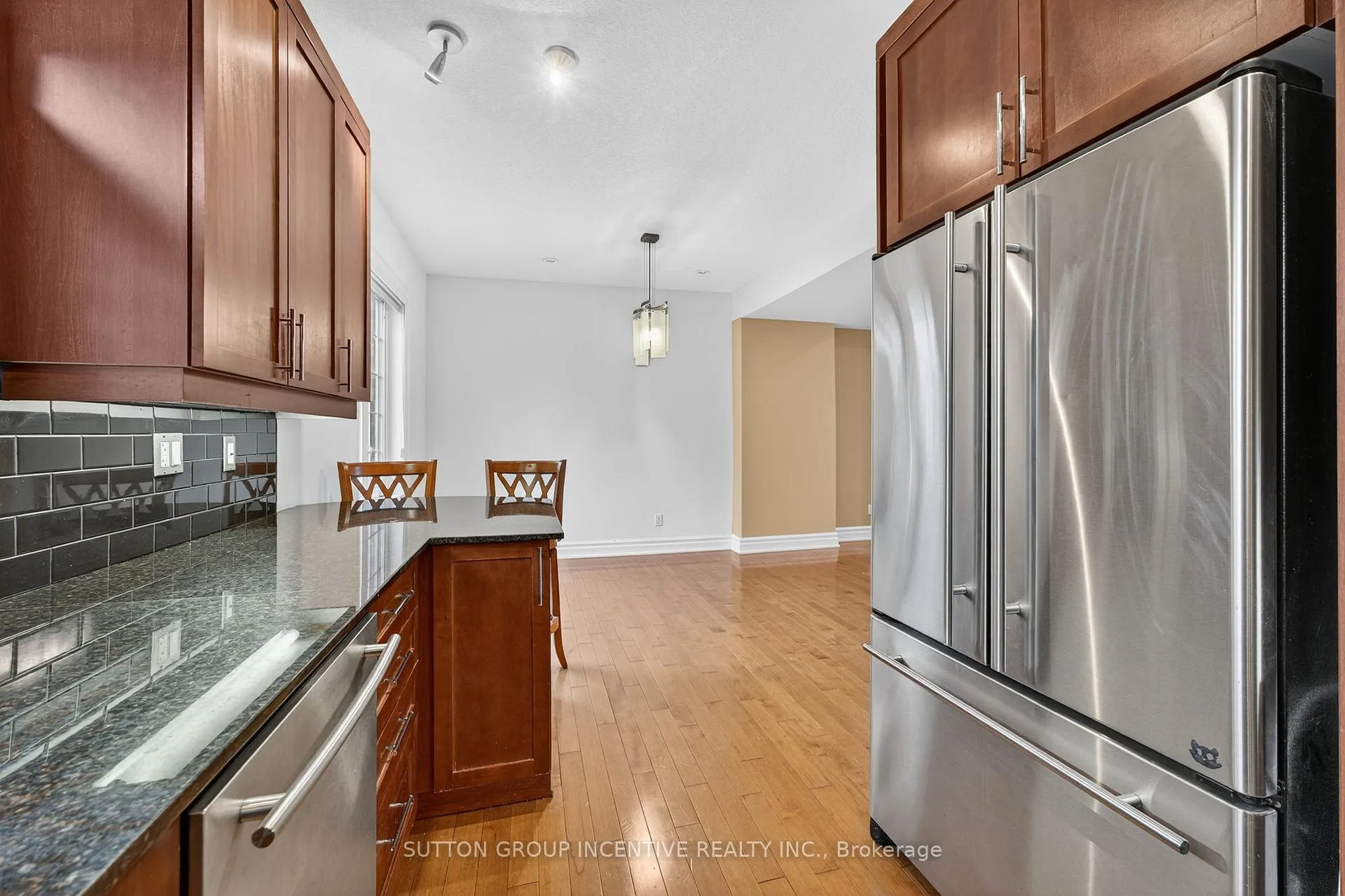 Photo 18 of 23 White Oaks Road, Barrie, Lakeshore — HOMEH