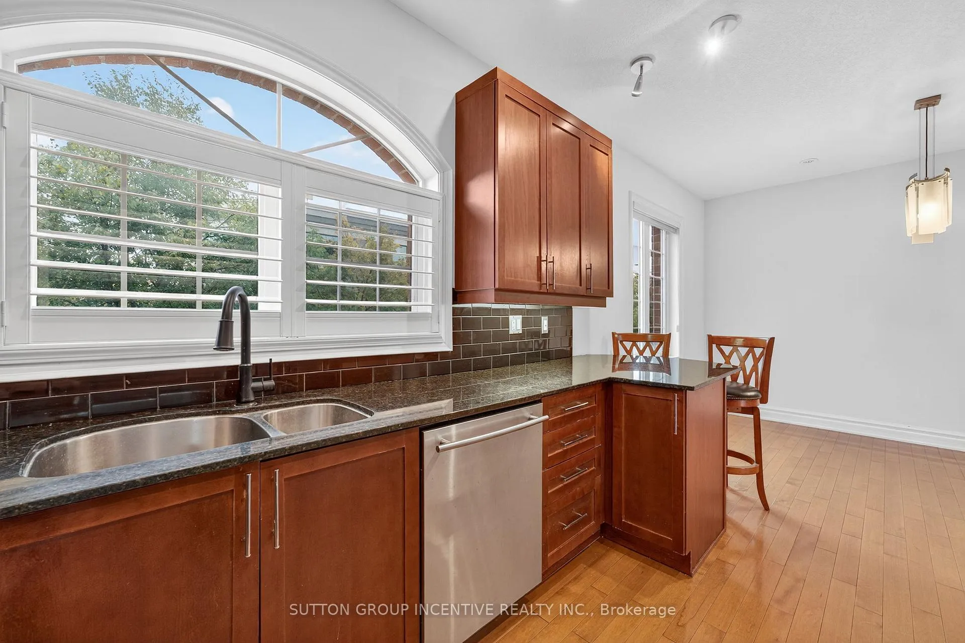 Photo 19 of 23 White Oaks Road, Barrie, Lakeshore — HOMEH
