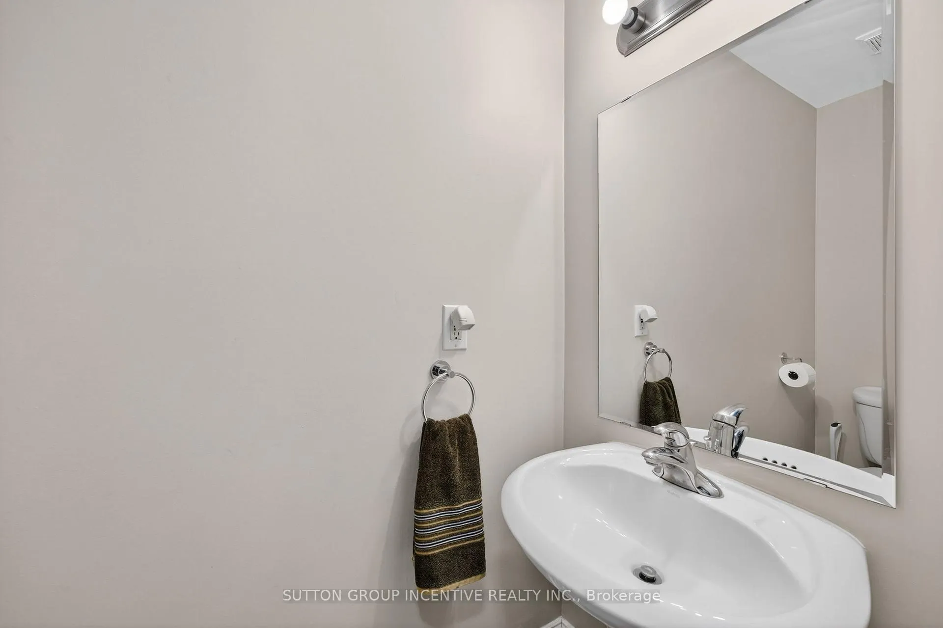 Photo 20 of 23 White Oaks Road, Barrie, Lakeshore — HOMEH