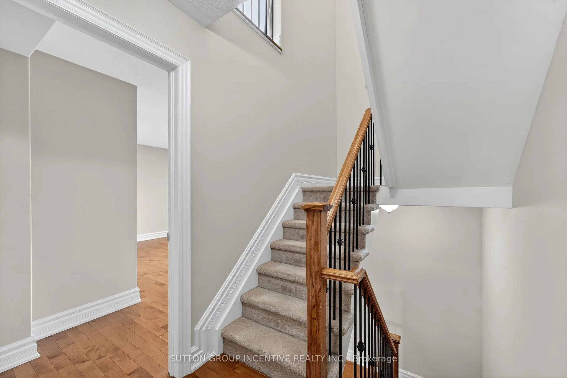 Photo 21 of 23 White Oaks Road, Barrie, Lakeshore — HOMEH