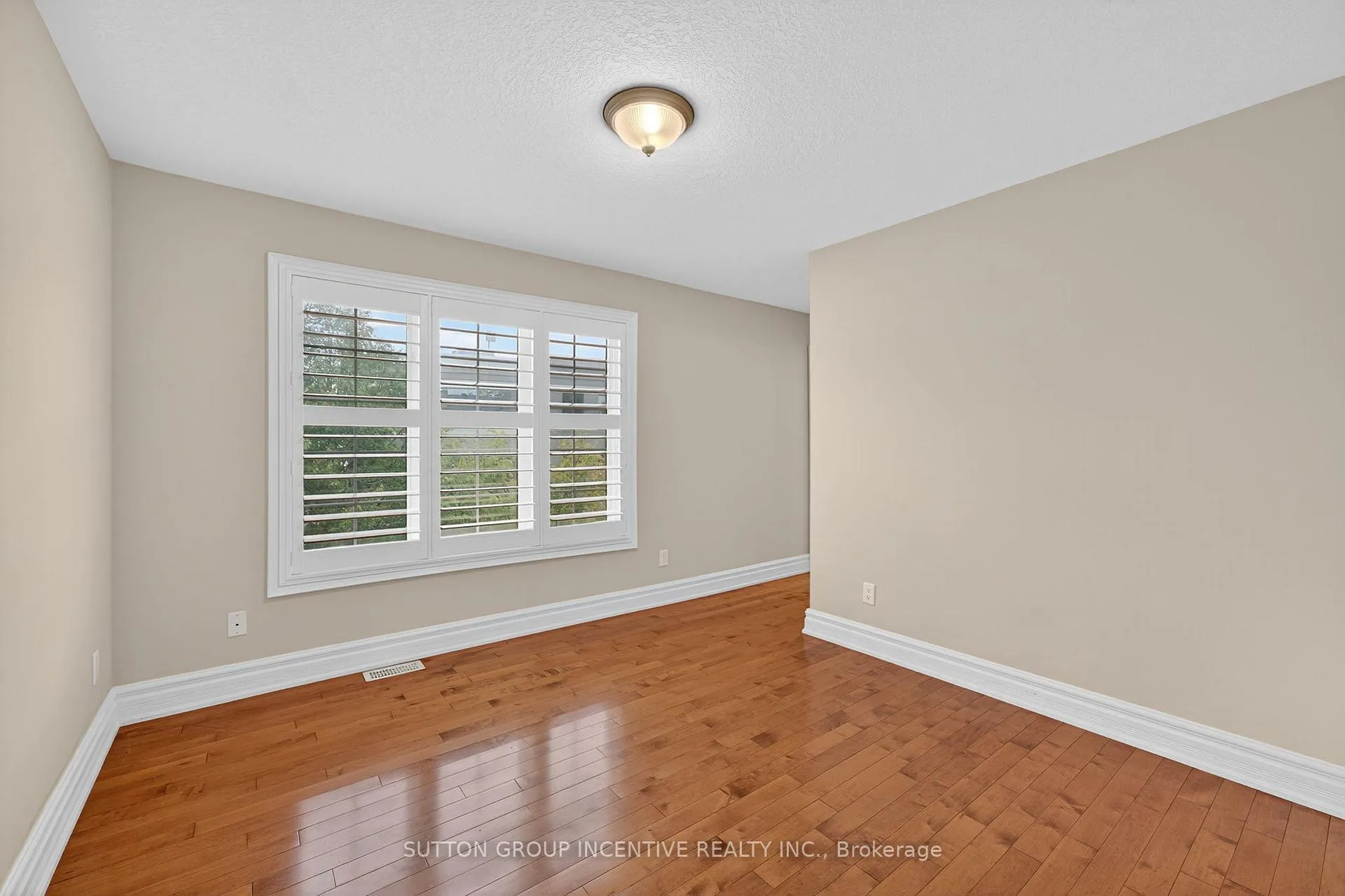 Photo 22 of 23 White Oaks Road, Barrie, Lakeshore — HOMEH