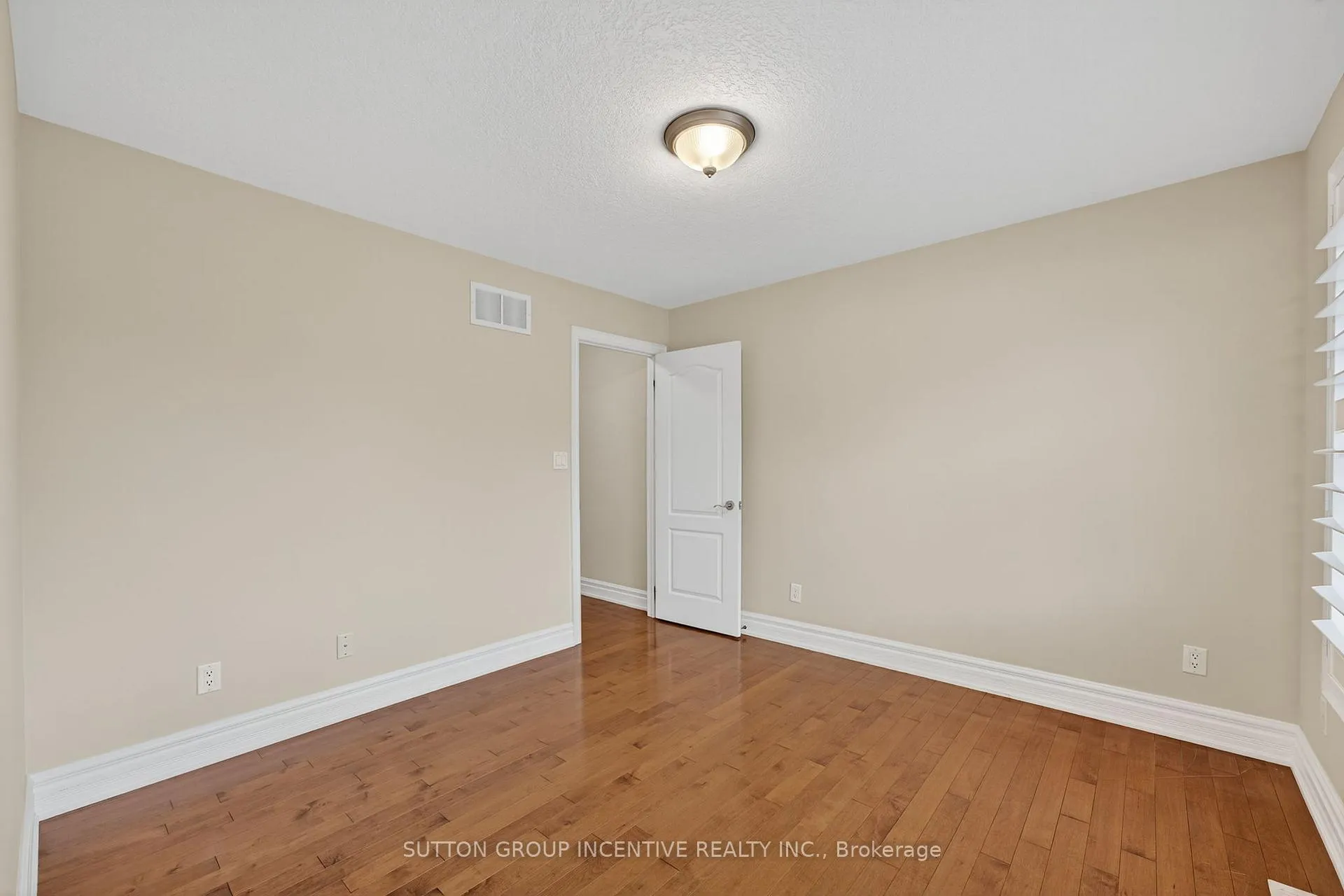Photo 24 of 23 White Oaks Road, Barrie, Lakeshore — HOMEH