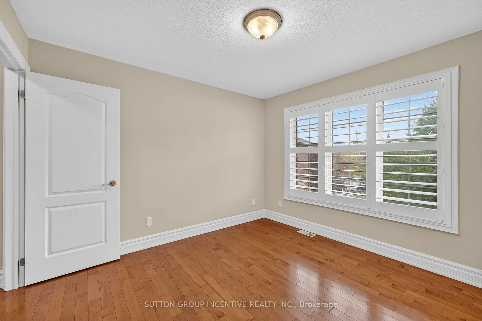 Photo 25 of 23 White Oaks Road, Barrie, Lakeshore — HOMEH
